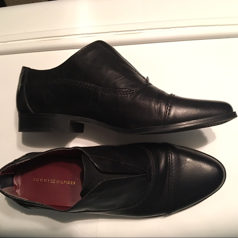 NWOB AWESOME Tommy Hilfiger leather pointy oxfords