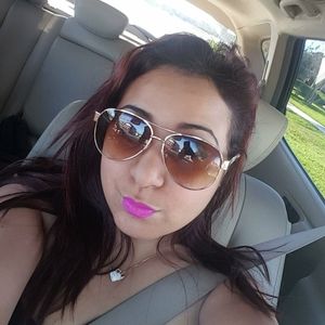 Meet your Posher, Carla