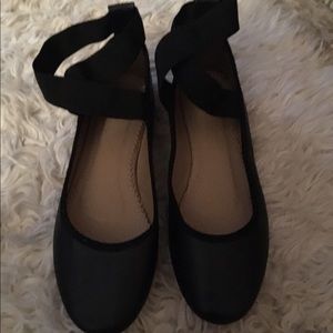 Urban Outfitters Criss-cross flats