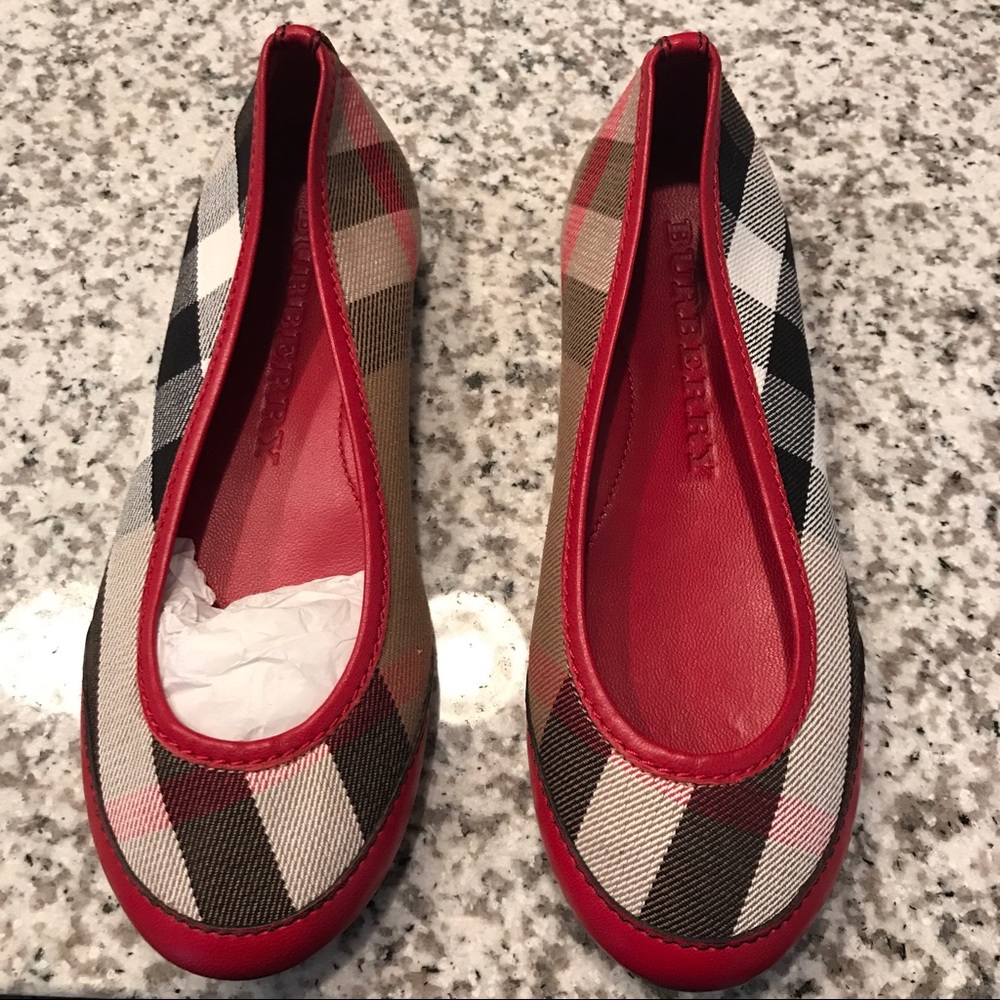 NEW Never worn Kids BURBERRY flats‼️