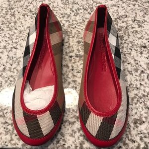 NEW Never worn Kids BURBERRY flats‼️