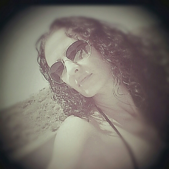 Meet your Posher, Debi - Picture 4 of 5