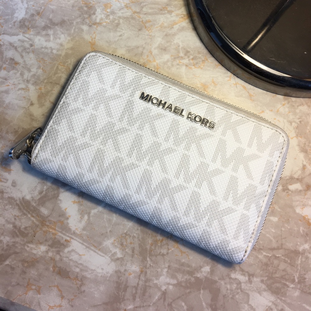 Michael Kors Wristlet (White)