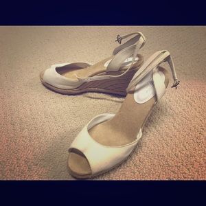 Ann Taylor Loft Wedge