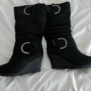 Suede black wedge boots