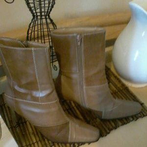 Carmel blocked boots