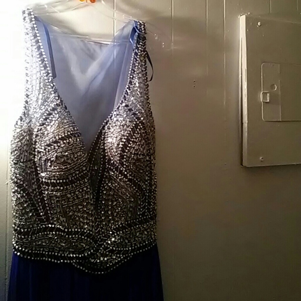 Prom dress - Picture 2 of 4
