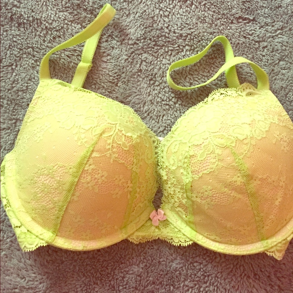Like New Victoria Secret lace Bra
