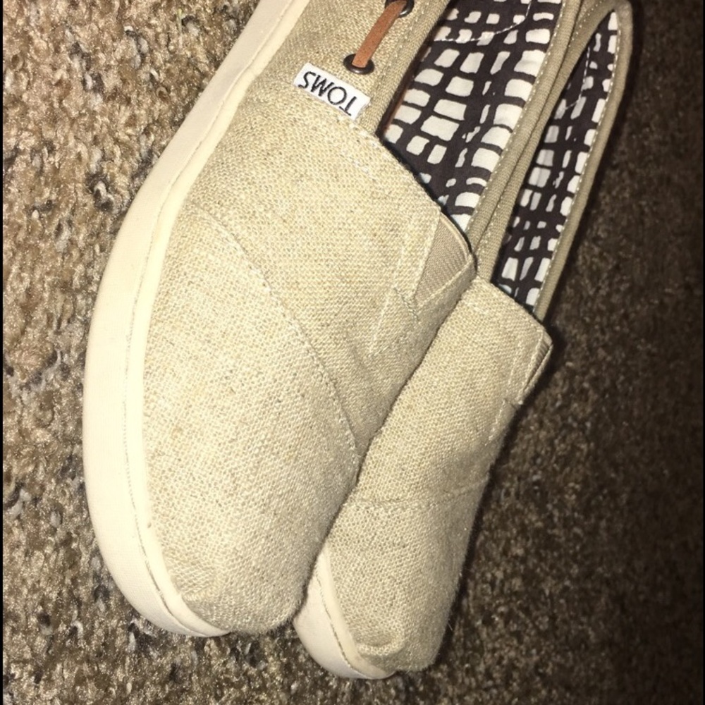 Toms - Picture 2 of 3