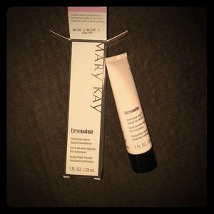 Mary Kay Luminous Wear Liquid Foundation - Beige 2