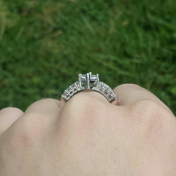 Brilliant Marquise Ring - Picture 2 of 4