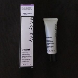 NIB Mary Kay foundation - Bronze 1