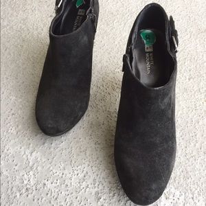 Black size 8 Booties