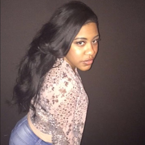 Meet your Posher: La Che - Picture 2 of 3