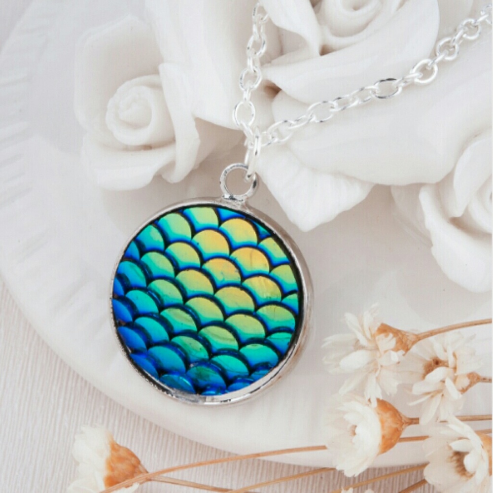 Blue & Antique Silver Fish Scales Pendant Necklace - Picture 3 of 7
