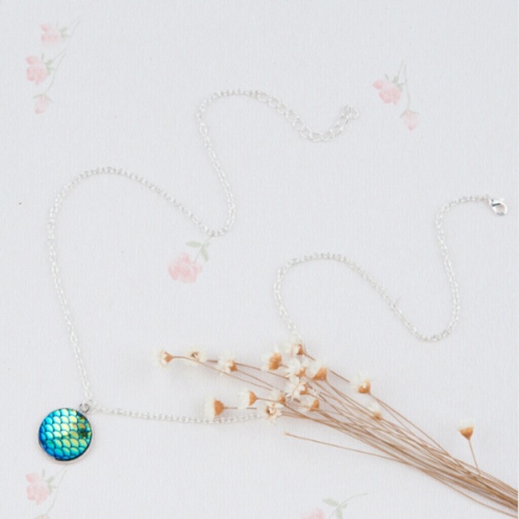 Blue & Antique Silver Fish Scales Pendant Necklace - Picture 5 of 7