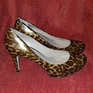 Vince Camuto animal print leather leopard pump