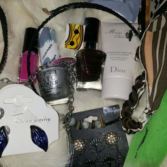 FREE GIFTS - Picture 2 of 4