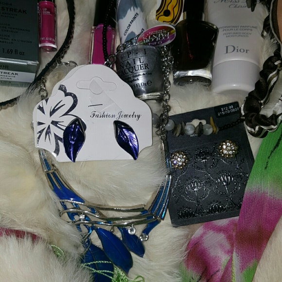 FREE GIFTS - Picture 4 of 4