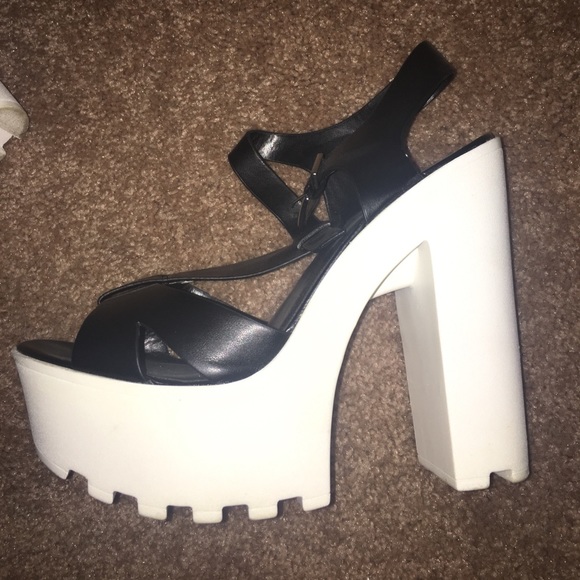 Heels - Picture 2 of 3