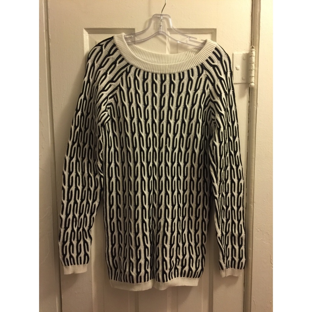 Black & white sweater - Unlabed designer sample