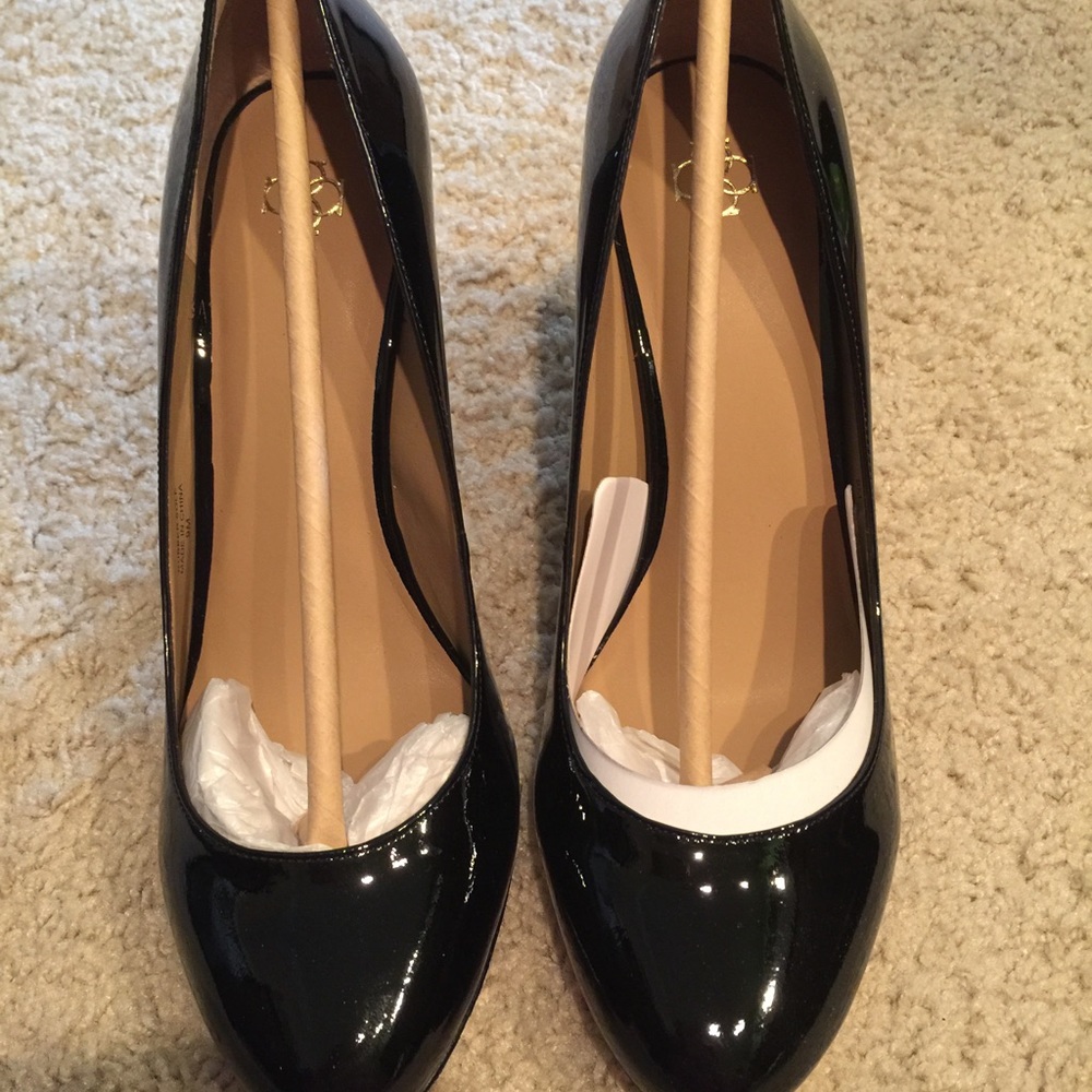 New in Box Ann Taylor Leather Black Pumps / Heels