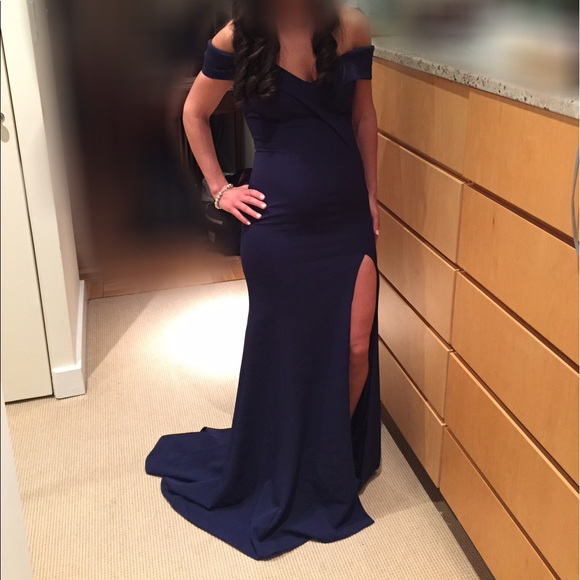 Bella Hadid's Off-the-Shoulder Evening Gown! - Picture 2 of 4