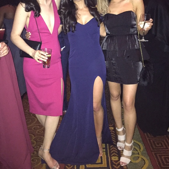 Bella Hadid's Off-the-Shoulder Evening Gown! - Picture 4 of 4