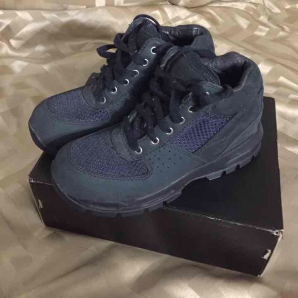 Preowned Nike Navy Blue ACG boots for kids