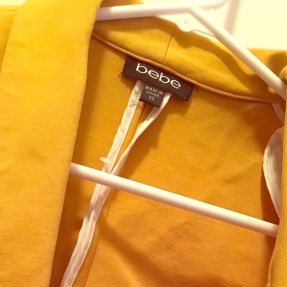 👝 BEBE Mustard yellow blazer