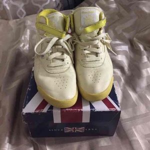 Pre owned Reebok kids size 2.5