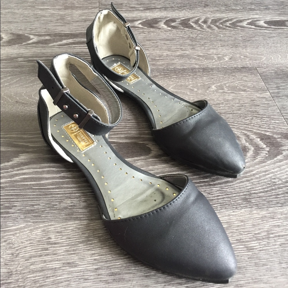 Truffle ankle strap point flats