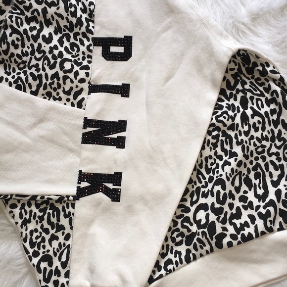 NWT SIZE XS WHITE CHEETAH VS PINK CREW - Picture 2 of 4
