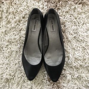 Black leather pointed kitten heel