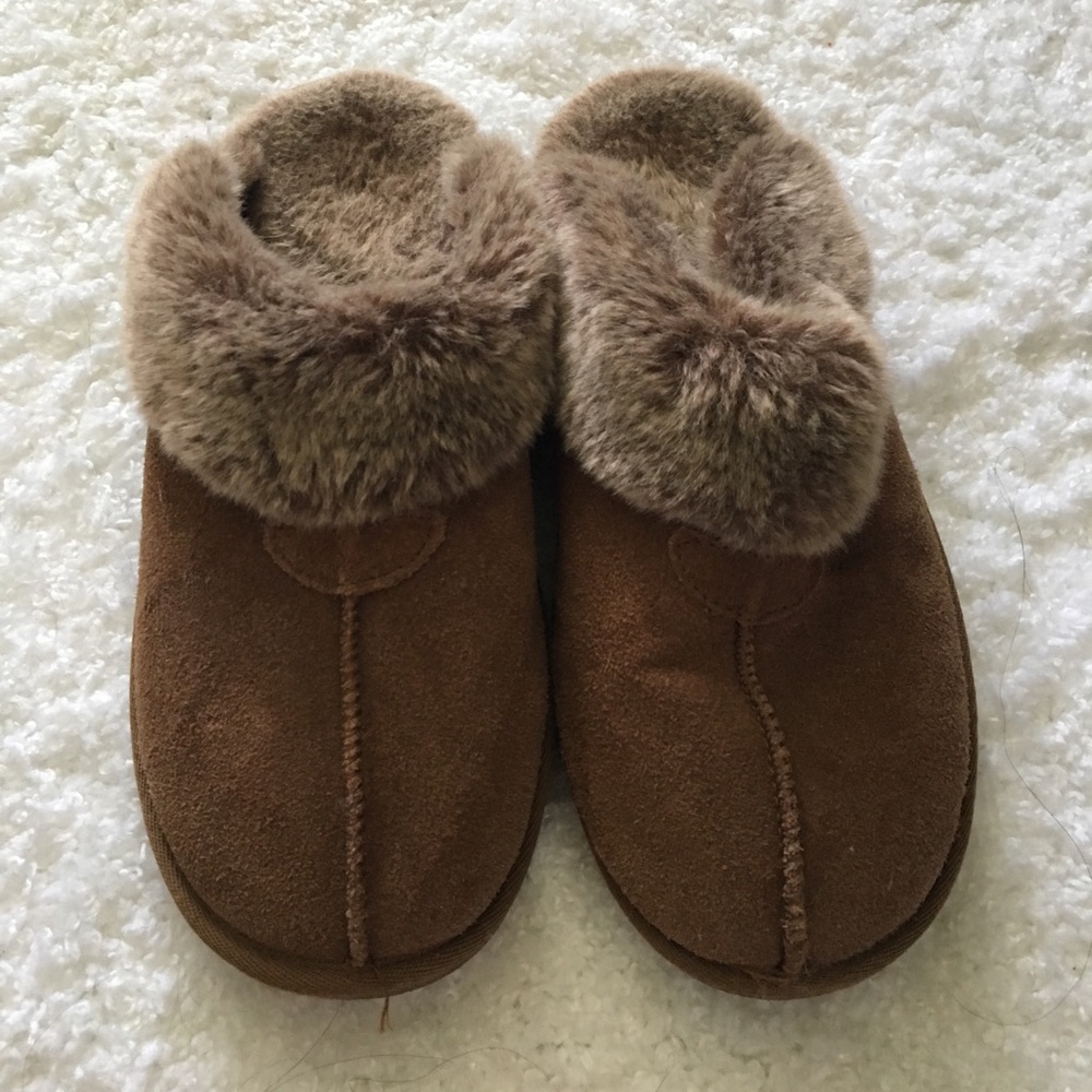 Fuzzy Slippers - Picture 3 of 4