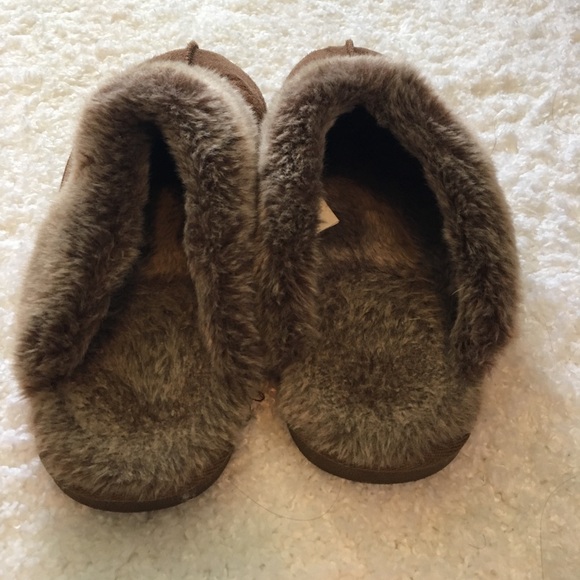 Fuzzy Slippers - Picture 2 of 4