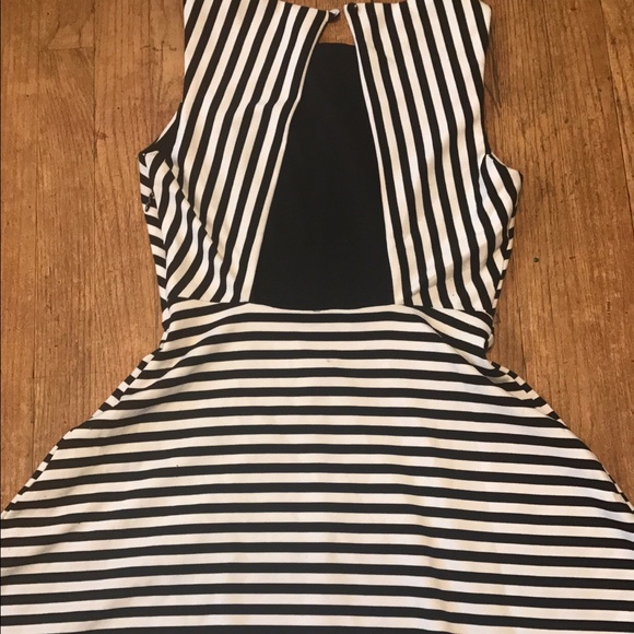 Circle dress - Picture 2 of 3