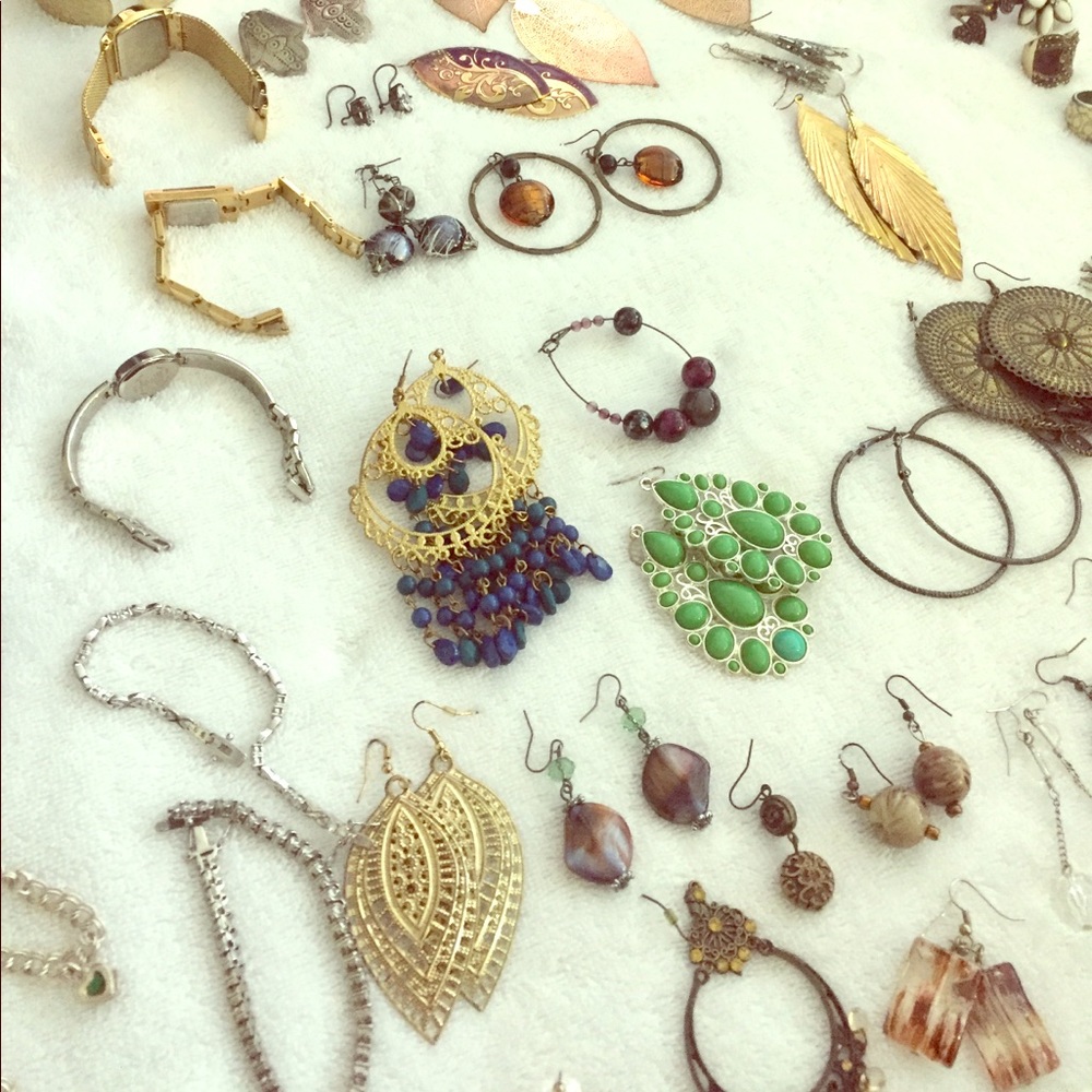 More than generous lot of accessories.