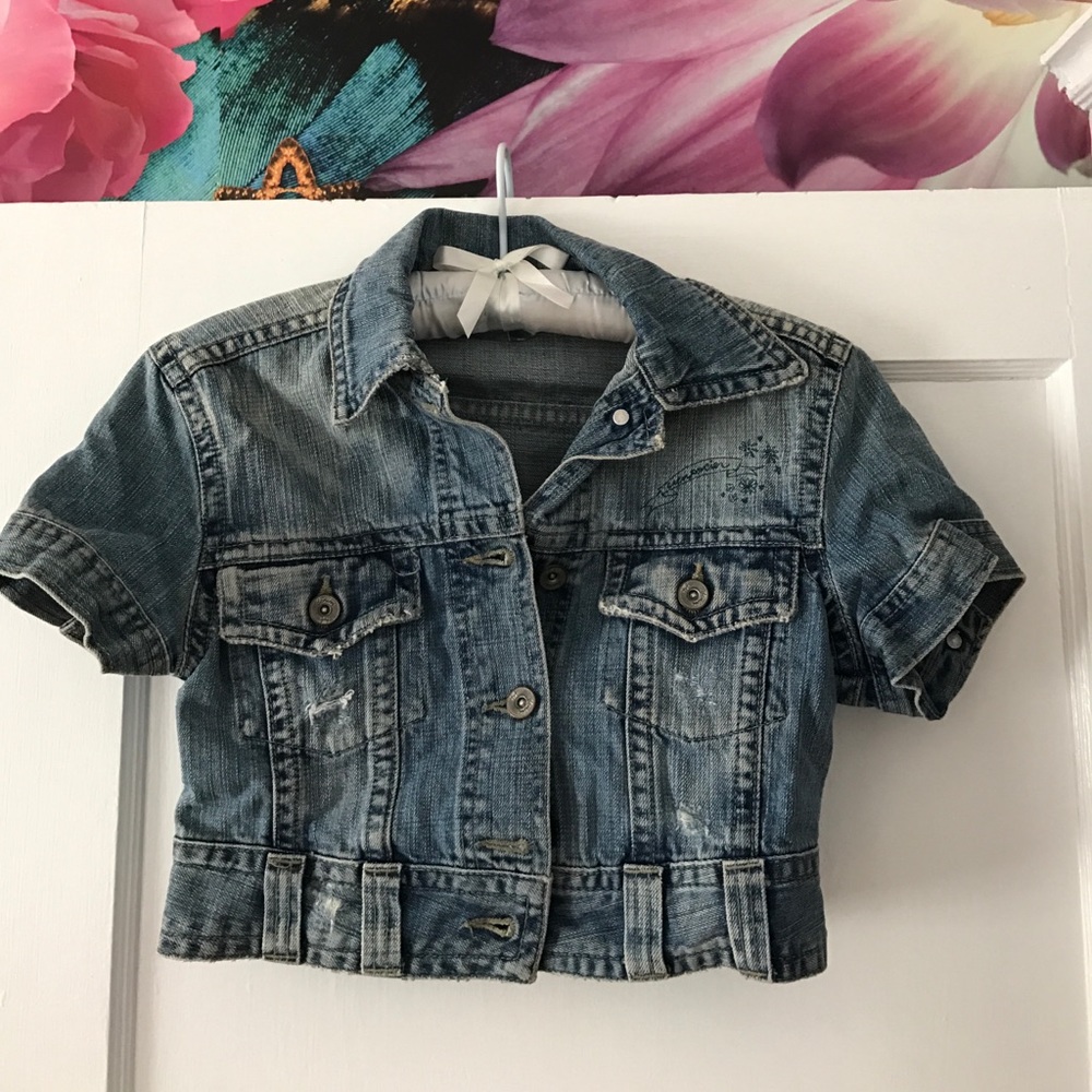 Cropped denim jacket