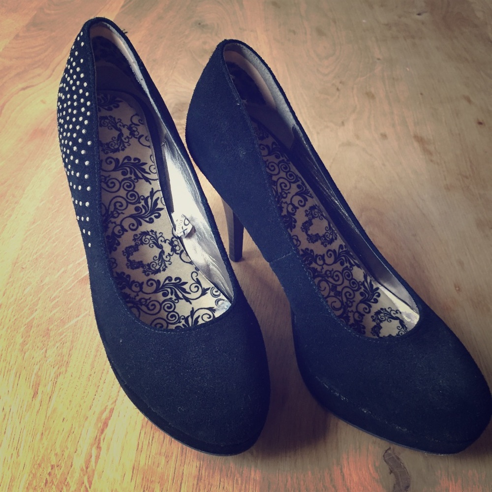 Black Mossimo Faux Suede Pumps with Silver Detail