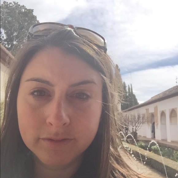 Meet your Posher, Alexandra - Picture 1 of 1