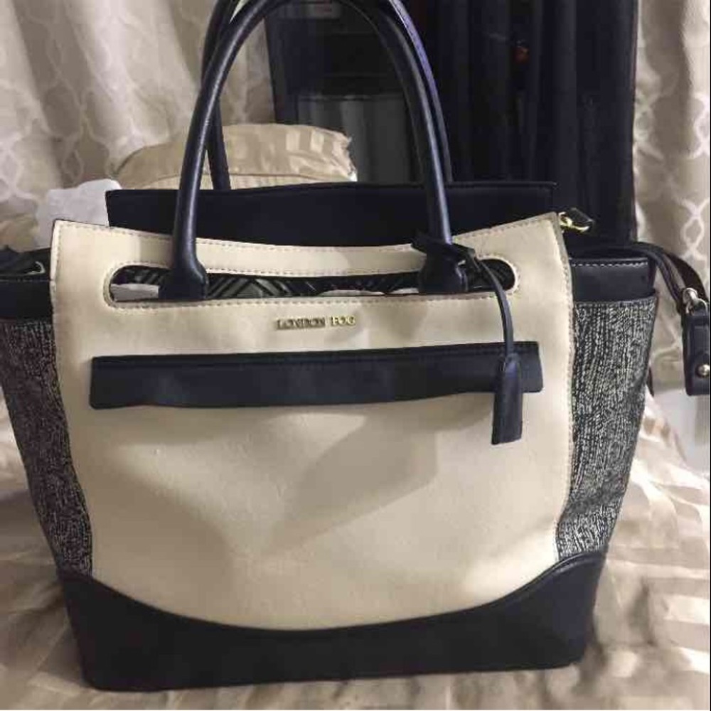 Pre owned London Fog purse