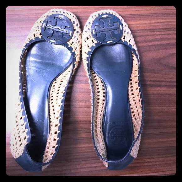 LOWERED PRICE!🎁Tory Burch Canvas & Navy flats🛍🎉 - Picture 1 of 8