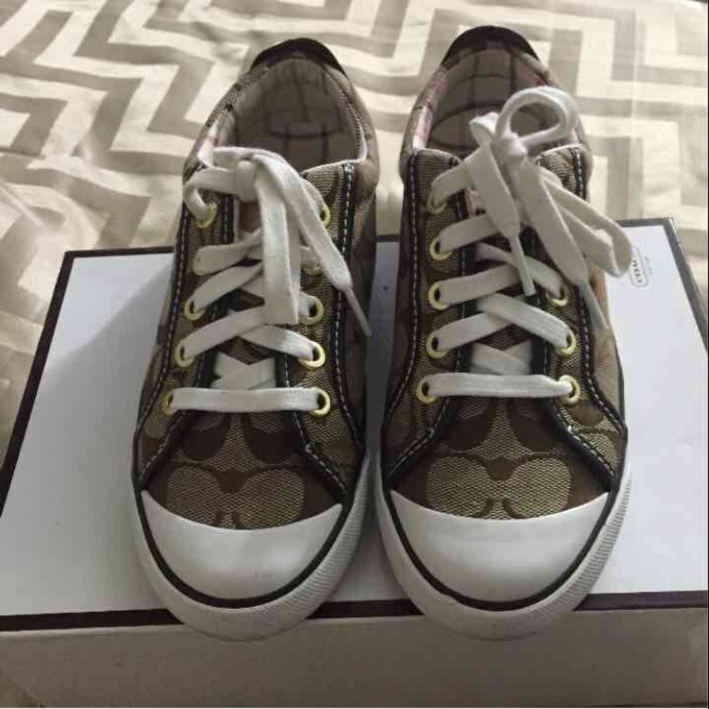 Pre owned in great condition women Coach Sneaker