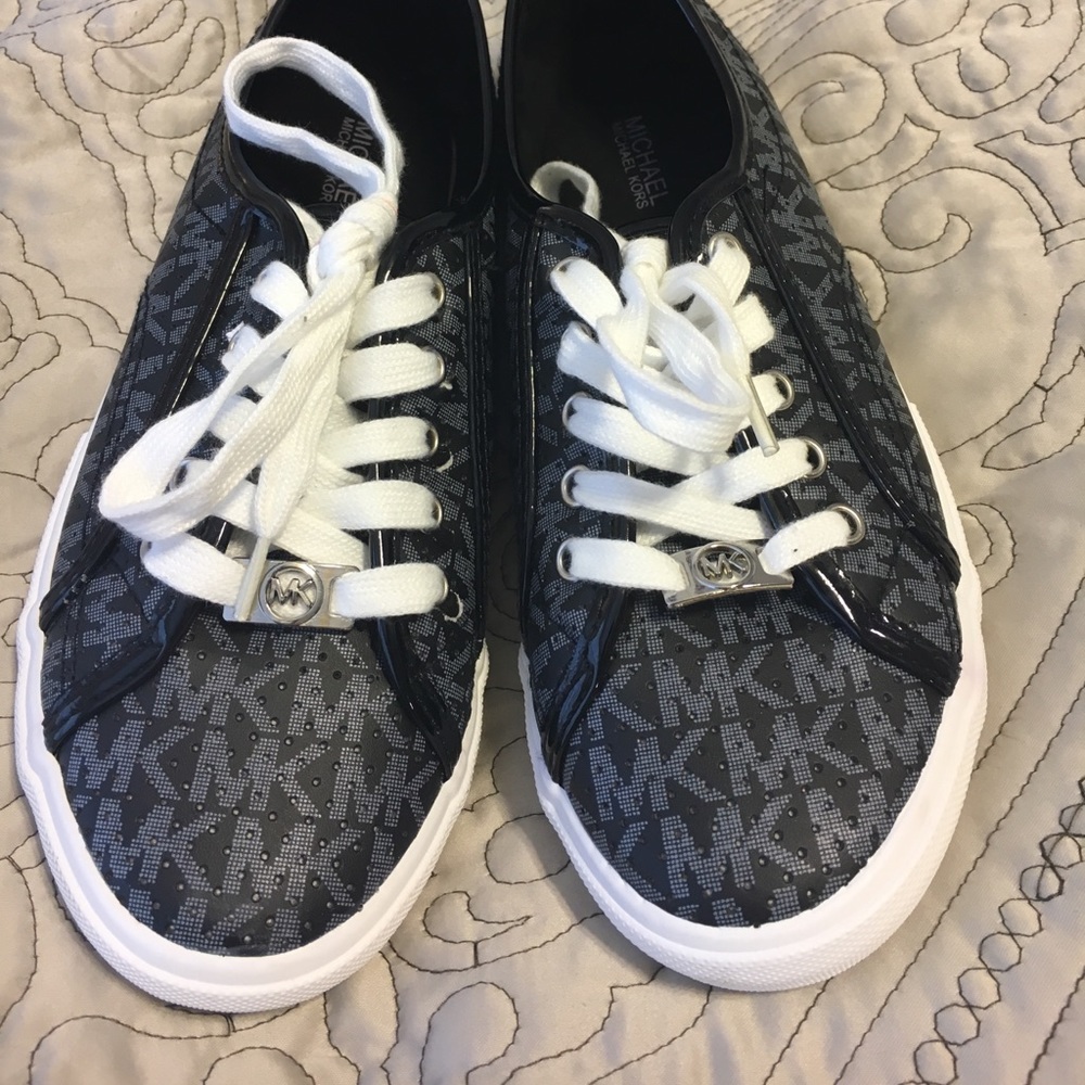 BNWOT Michael kors shoes