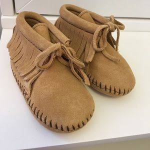 Minne Tonka baby Moccasins