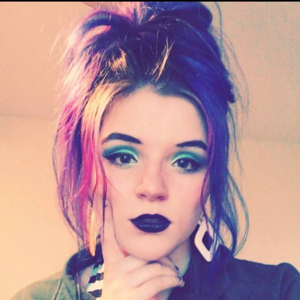 Meet your Posher, Izy