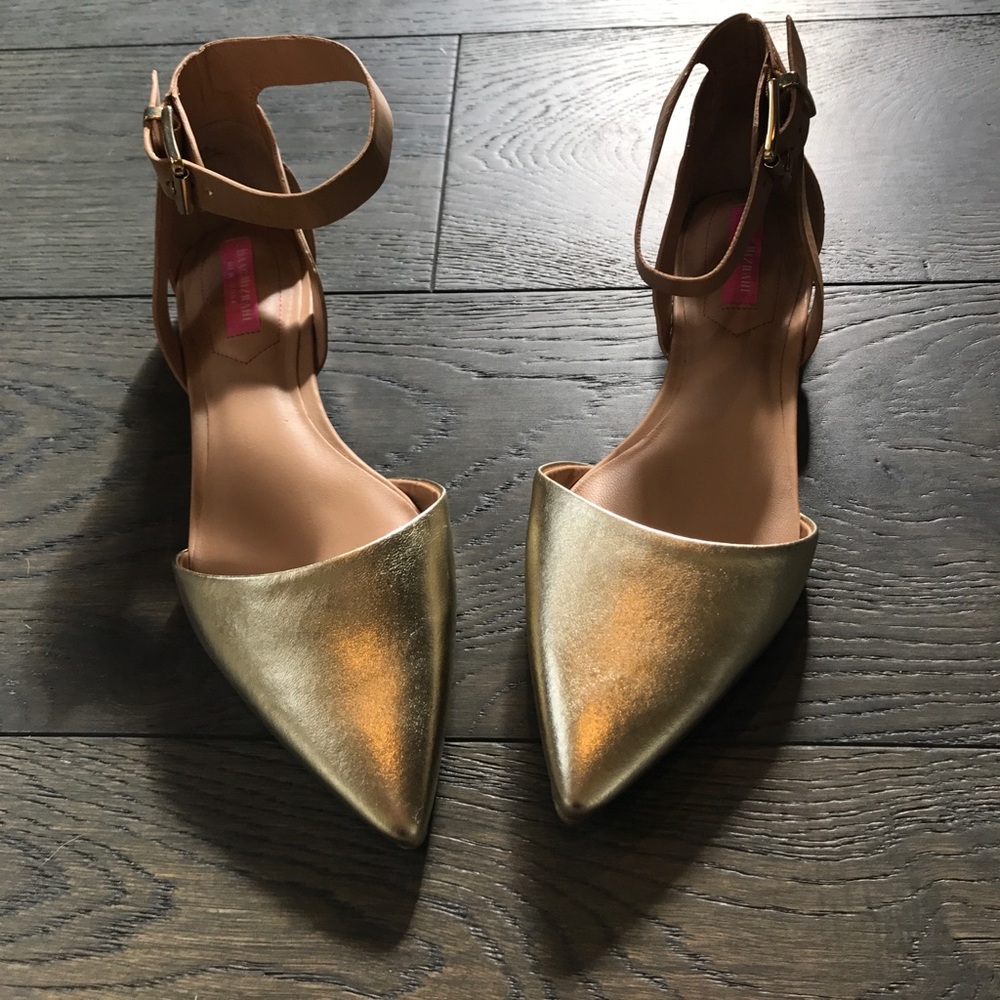 Isaac Mizrahi gold and tan sandals, size 8- NWOT