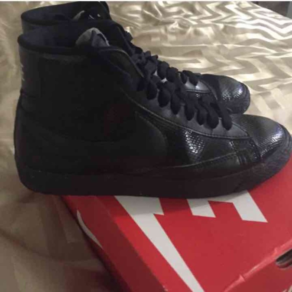 Pre-Owned Nike Women Blazer Mid High Snake black