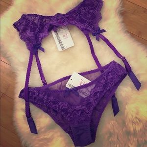 NWT L'agent suspender/panty set, size M